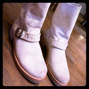 Pull on Frye boots with buckle